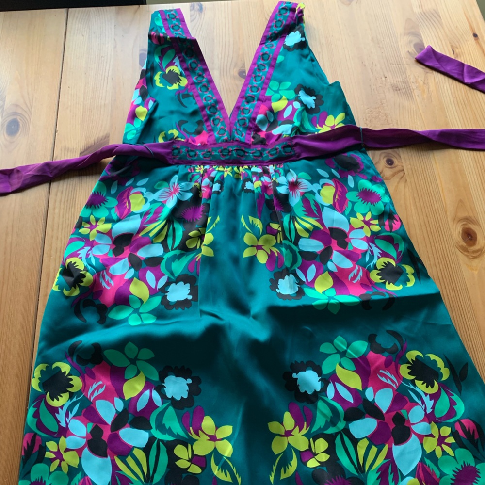 H&M dress bought in new like new a free item w/ purchase